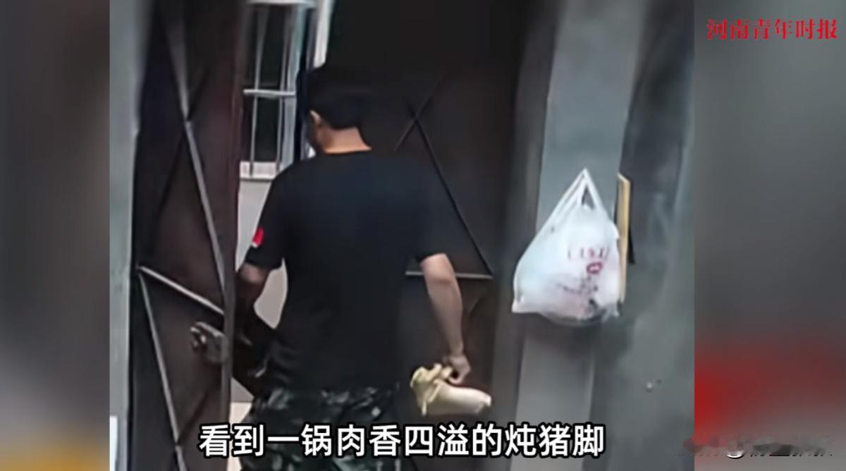 “白嫖翻车了！”近日，云南楚雄，一男子路过邻居家时，突然闻到一股香喷喷的肉香味，