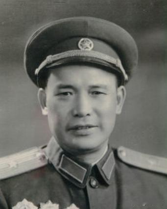 有个国民党代理排长带着22个弟兄投奔了红军，打了16年仗才升了半级，到授衔时候可