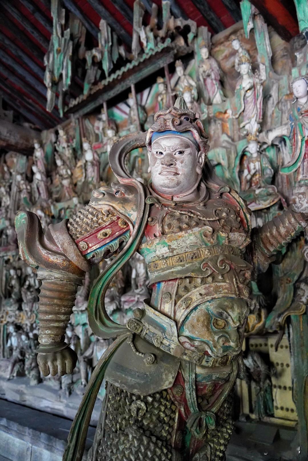 今天到访山西平遥县的双林寺，被这尊人气最高的明代韦陀彩塑震撼到了！[祈祷][作揖