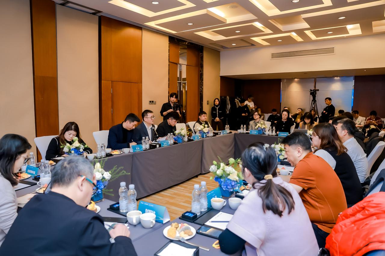 “三倍保障”在埃安UT super用户恳谈会后频繁被提到。这不像营销口号，更像是