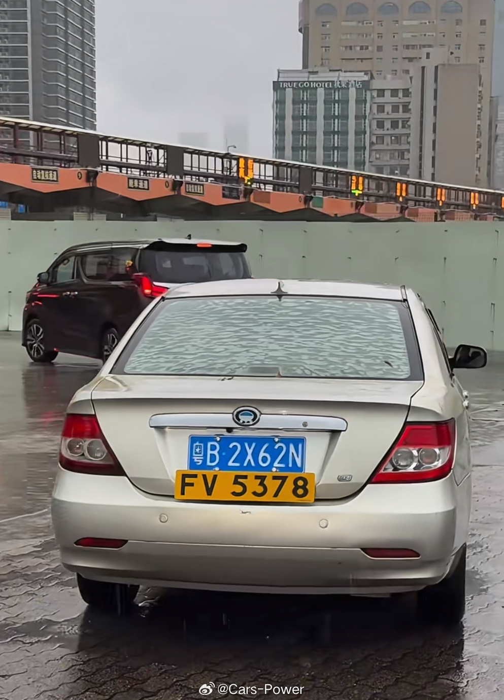 粤港双牌比亚迪F3[衰]这车应该是大佬的发家车吧…… ​​​