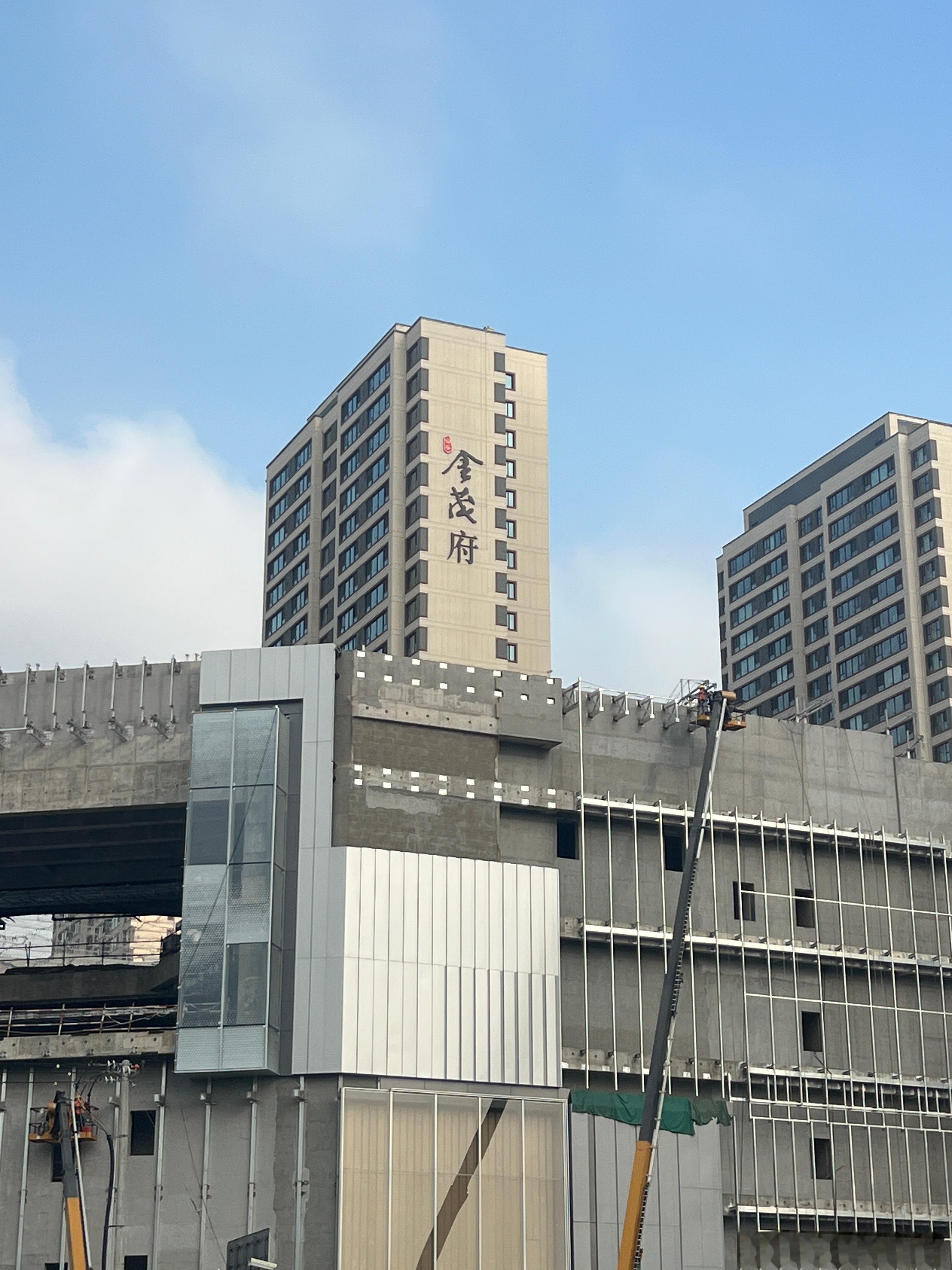 哼 今天四点半就按清单起来打包行李出差一个月  怎么一点都没有小孩去春游的心情 