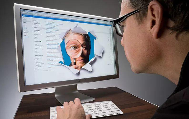 网络不是法外之地。网络也不准搭建或变相搭建信息茧房、思想监狱、以及监督禁区。