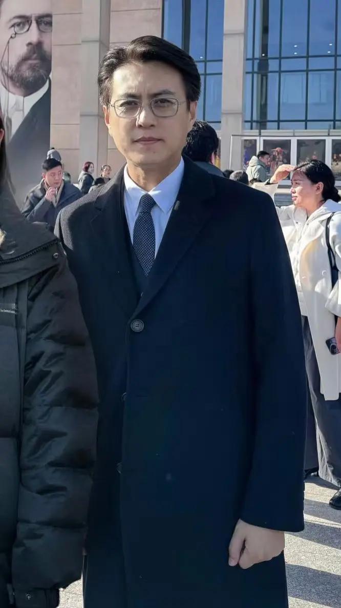 明星靳东 气场全开 正装 强烈推荐
