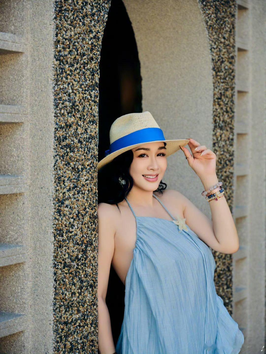 偶遇钟丽缇练舞 刷到网友在上海前滩华尔道夫酒店偶遇钟丽缇的分享，真的太羡慕了！5