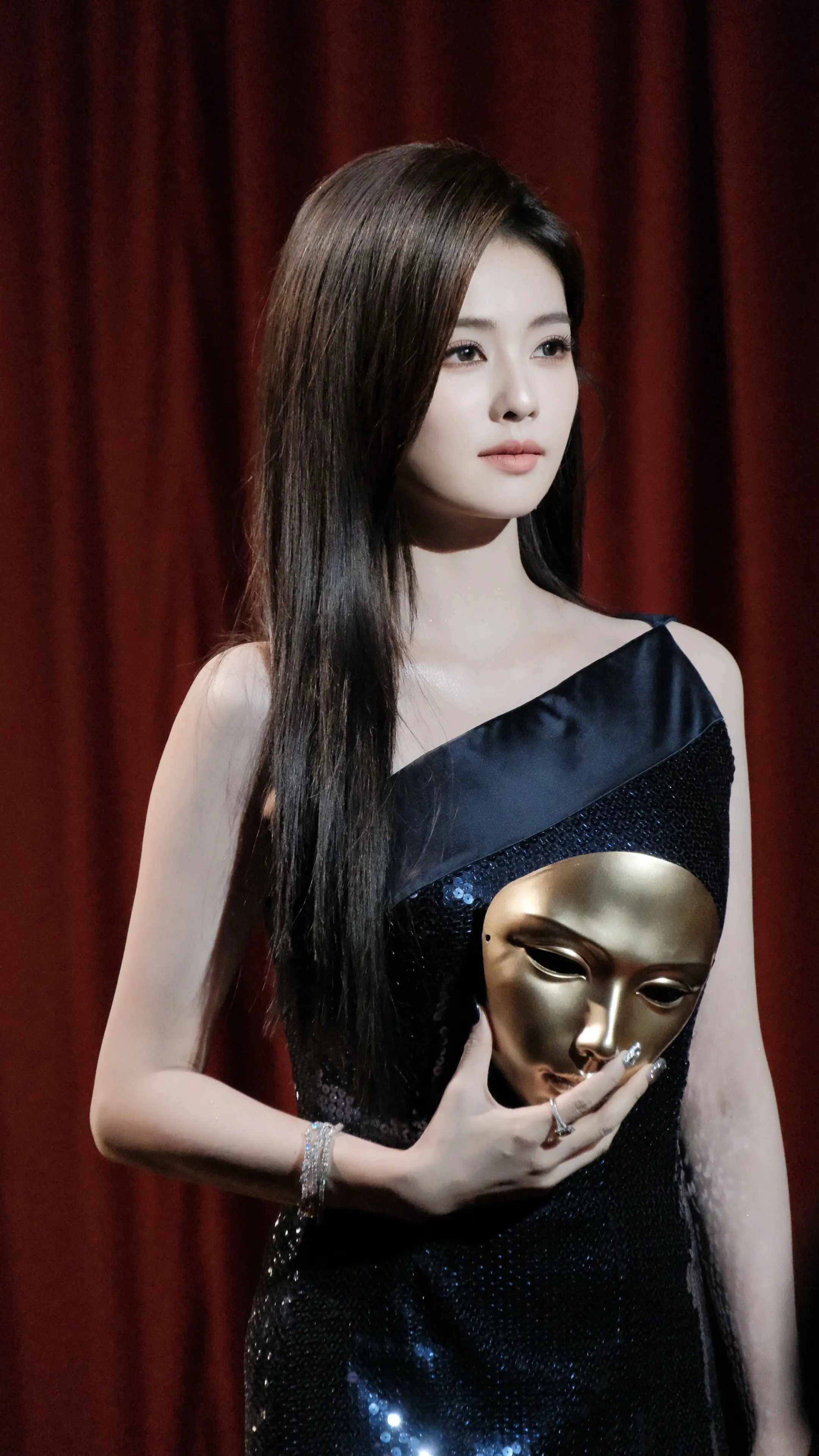 是酷毙了的李佩仪？是酷毙了的李佩仪？也更是头脑清醒的女孩！