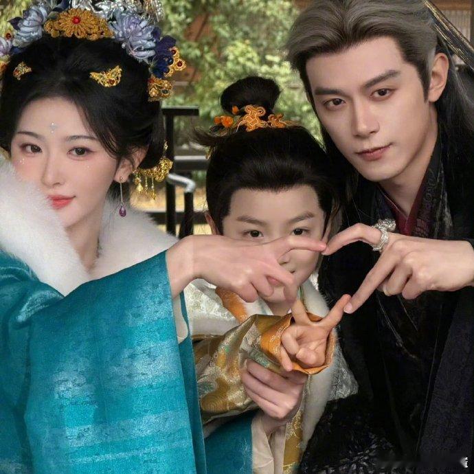 俞宝儿发文庆生孔雪儿逐玉俞宝儿俞浅浅还有售后《逐玉》的角色售后真的诚意满满，没有