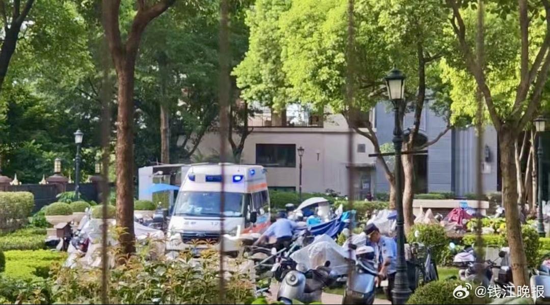 离谱反差！越整治越危险？广州小区一幕太揪心
 
本该消除安全隐患的整改，最后反倒