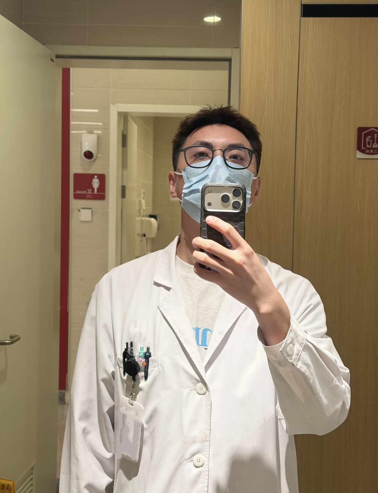 最近好热
深圳真正的夏天已经来了外科医生 这边热得很 今天还好吗