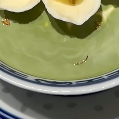 消暑甜品双皮奶🥛做法简单而且有营养，赶紧学起来吧！【具体做法】1、牛奶小火慢慢