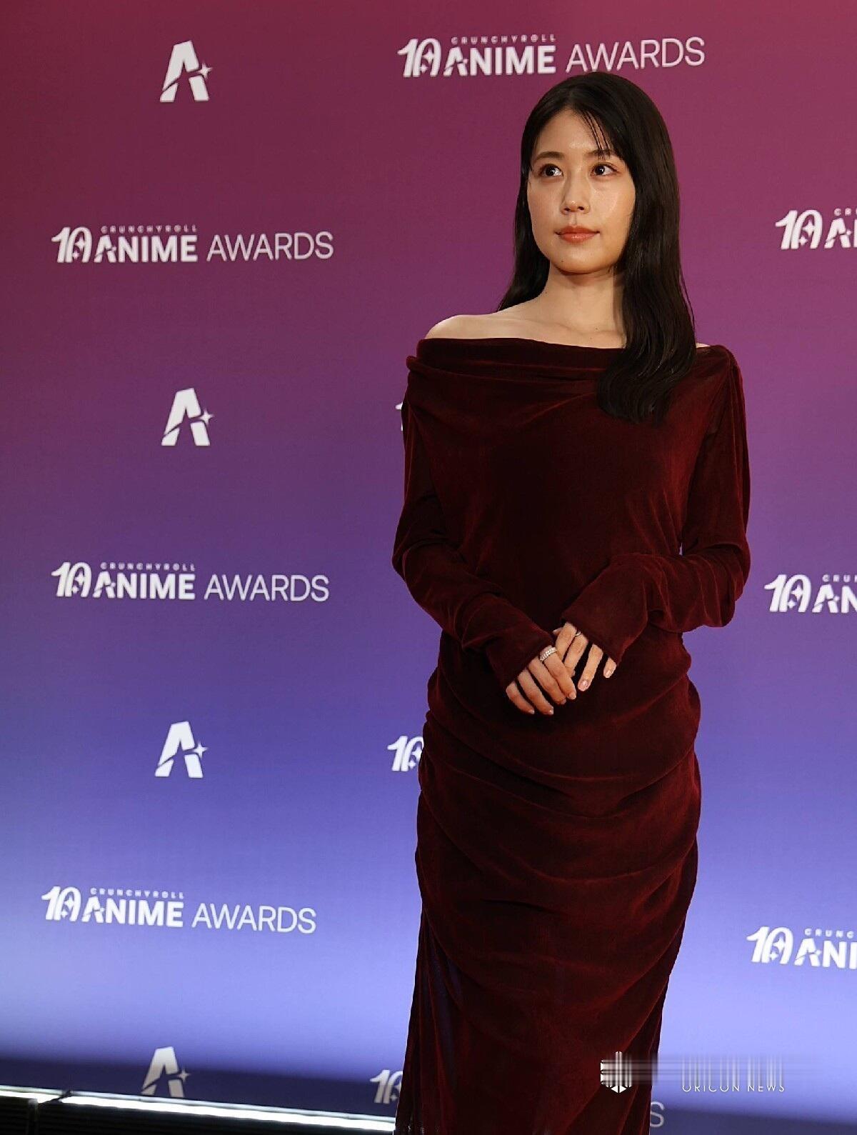 典型阔面脸  下颌拐角低 低角面型 胜在五官还算优越 年轻胶原蛋白充足时期 一个