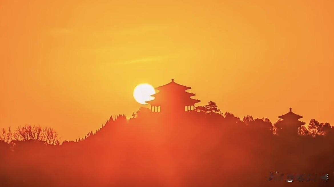 上联：天高悬日月
   下联：地阔载山河