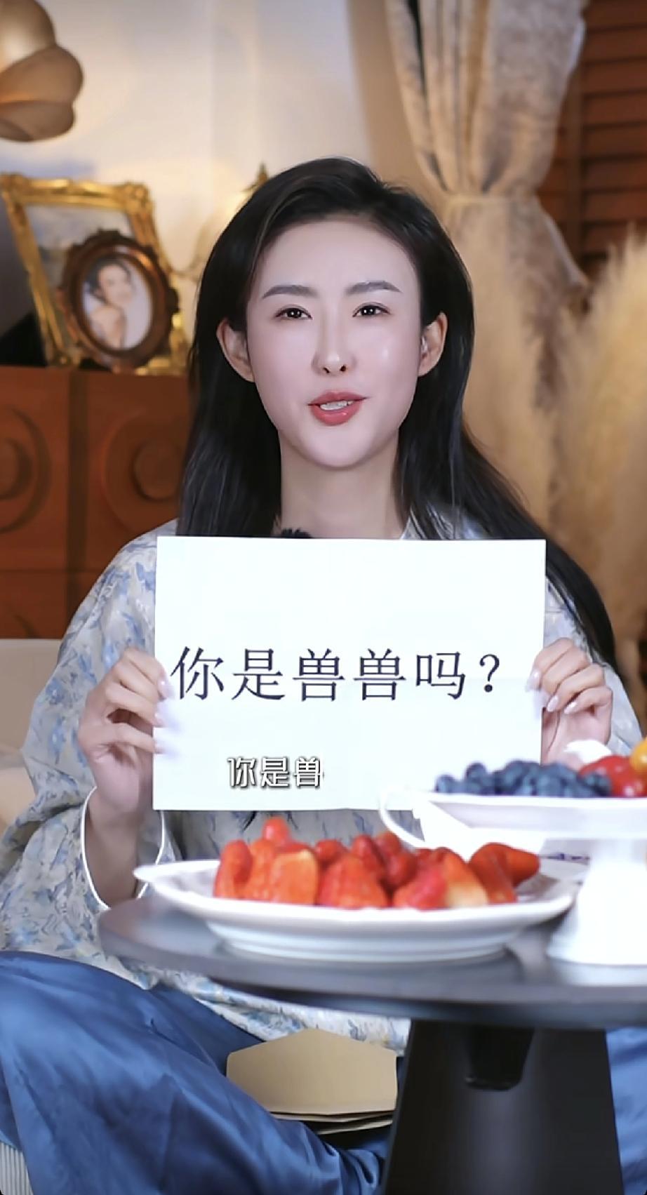 时间啊，真是个神奇的东西，它能让一个人闪亮登场，也能悄悄在眉眼间留下故事。

昨