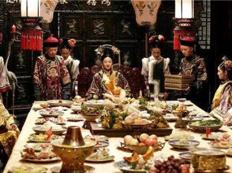 当“三年清知府”不再是个梗而是真实KPI，当“十万雪花银”从坊间笑谈变成官场明码