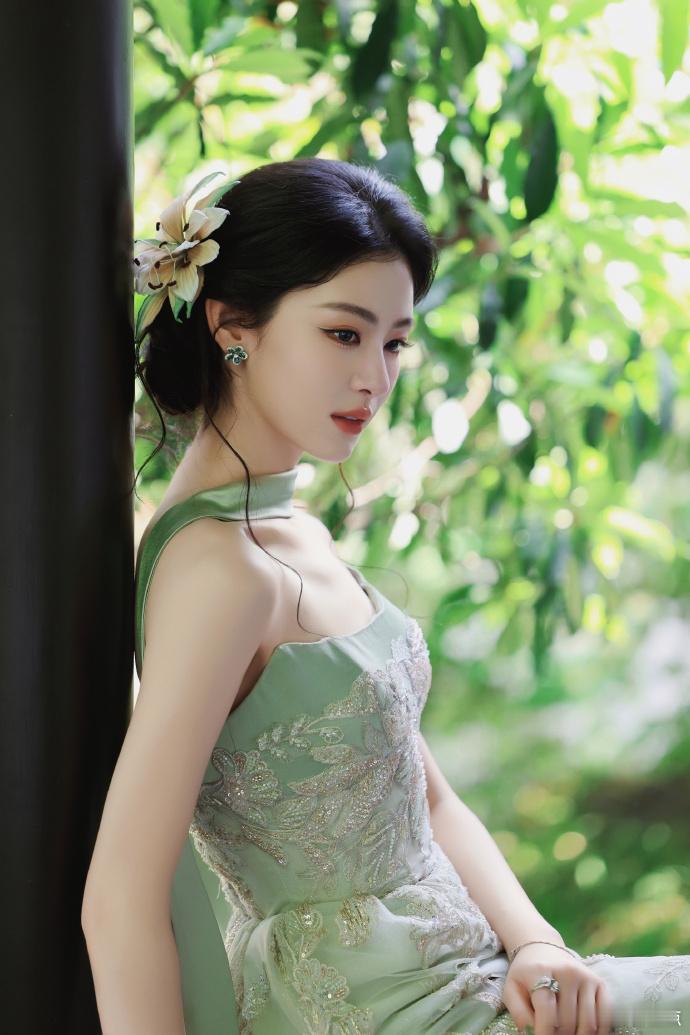 赵晴一键开启护眼模式赵晴一键净化 赵晴一键净化了我的眼球呀。清爽又干净的造型，真