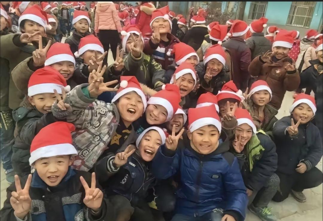 前几年的时候，大部分地方都是过圣诞节的，特别是学校一般会举行双旦晚会！

在同学