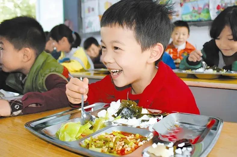 上海丢人丢大了，学生午餐菜品发臭这样恶劣的事，会发生在大上海，那么其他小地方的学