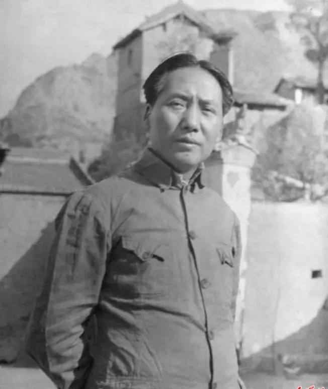 山，快马加鞭未下鞍。惊回首，离天三尺三。 山，倒海翻江卷巨澜。奔腾急...