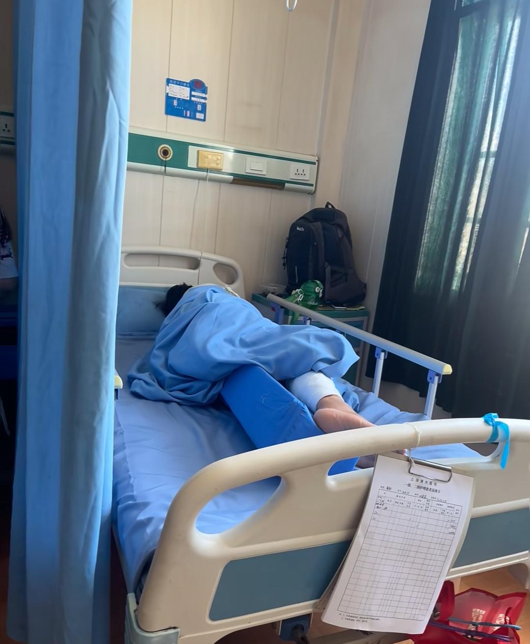 大姨家表哥年轻时做生意，挣了点钱就开始飘了
出轨8年，还有了孩子，没有离婚，但从