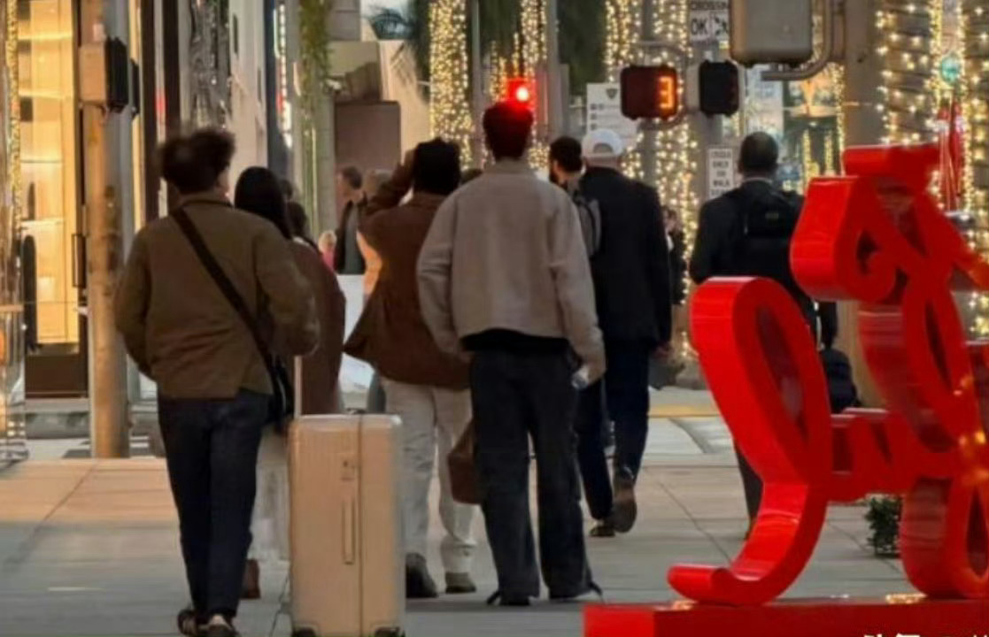 林俊杰 七七 什么东西？差21岁？尊重祝福吧…不影响创作就行 