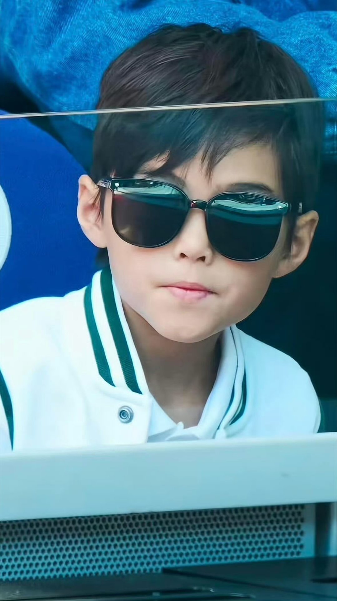 周杰伦儿子长得好像苏醒谁还分得清这是周杰伦儿子还是苏醒啊这波真是让苏醒蹭到大了