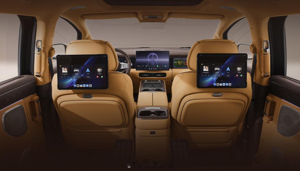 她是中南海长大的“国宝级”名媛！在我的印象中，万宝宝属于中南海长大的“国宝级”名