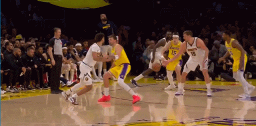 这球很精彩，老头也尽力了，还好哈达威没有隔扣能力。