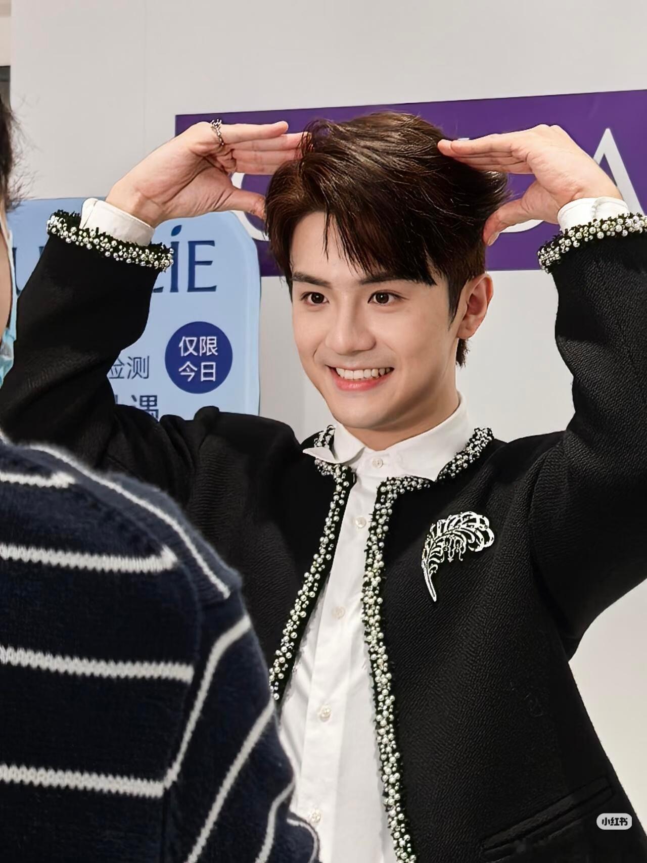 涂毓麟看我们可爱的卡子老婆教的好