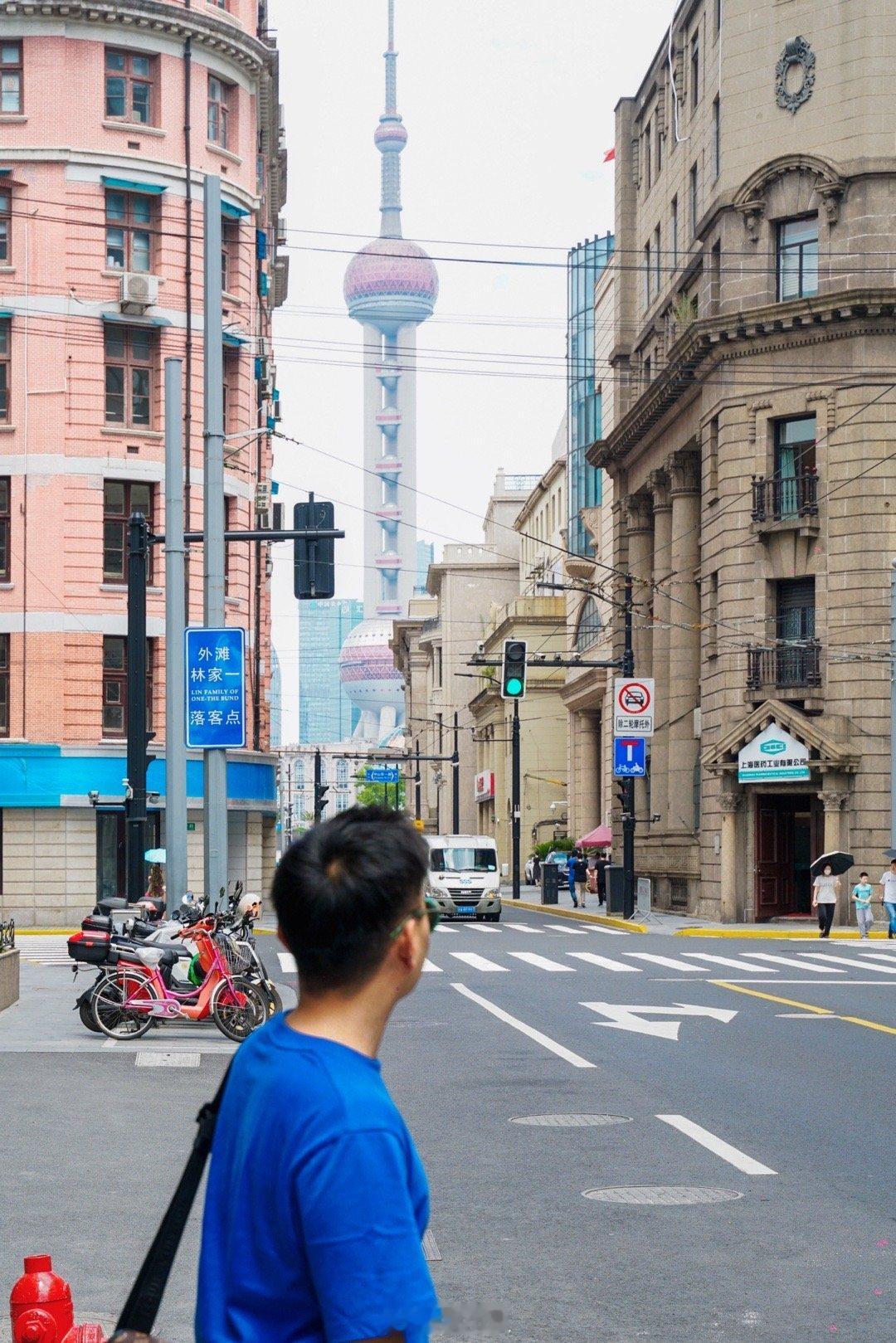 上海有很多面，在外滩和陆家嘴，那是时尚摩登国际化的一面，一码的奢华酒店和高级餐厅