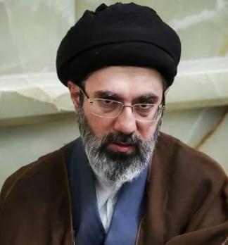 伊朗折腾了这么多年，终于悟透了一个最朴素的国防逻辑：再先进的武器，也防不住自己人