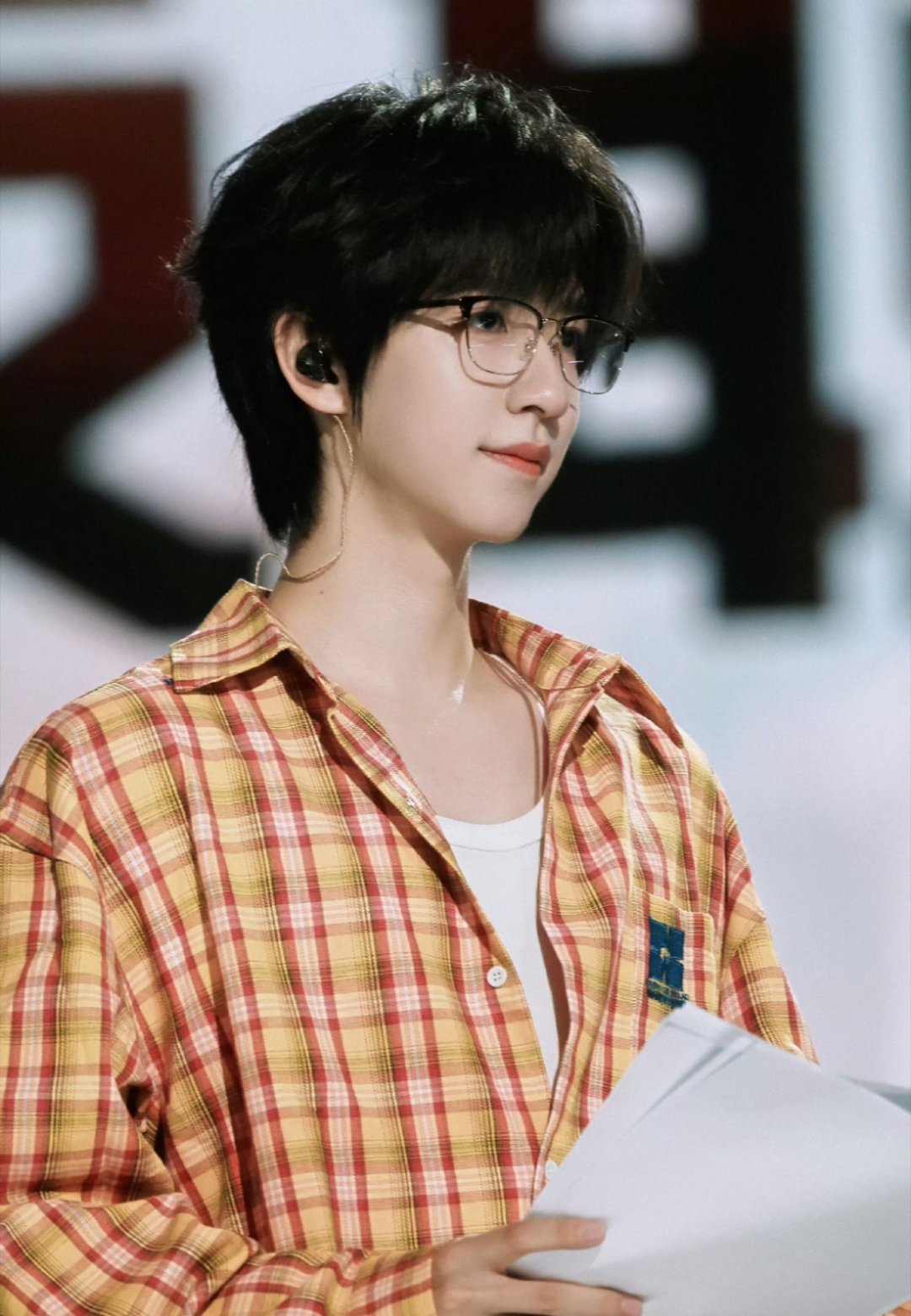 期待贺峻霖的主持！海口热但是还是要注意不要着凉！跨年见！ 