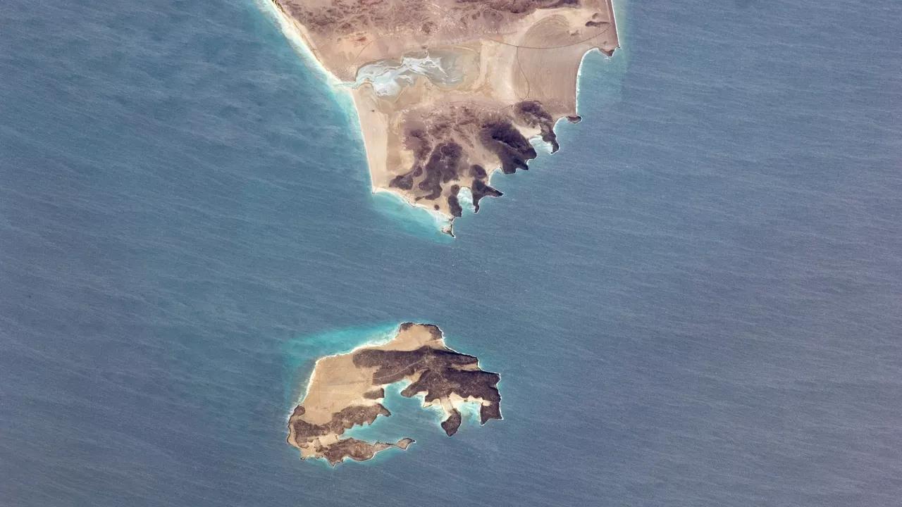 中方油轮让美伊舰机退缩，成功把沙特石油运出海峡，整个海湾都炸锅了！

彭博社7月