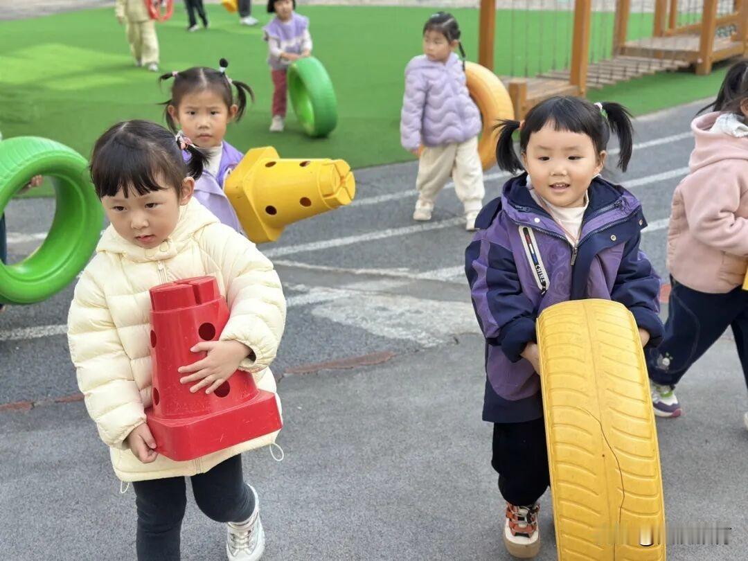 11 月 11 日至 12 日上午，汉中市伞铺街幼儿园小班组有序开展半日开放活动