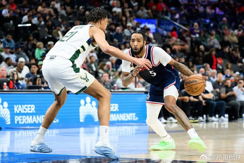 快船33分狂胜雄鹿！伦纳德28+3断统治比赛北京时间3月24日，NBA常规赛快船