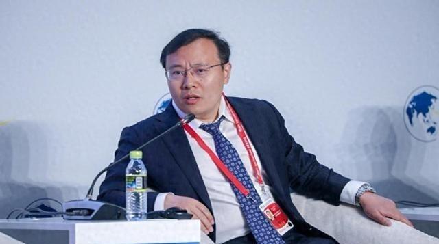 任泽平赴美考察后提醒：AI不是风口，是海啸，从美国回来，我更担心的是谁还停在岸边