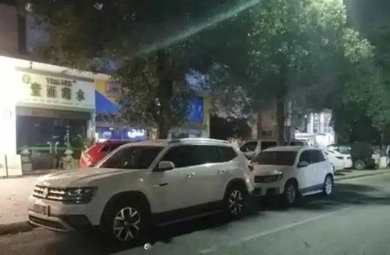 有种痛苦叫邻居买大车 当代人的心理病又多了一个。有种痛苦叫邻居买大车。本来邻居买