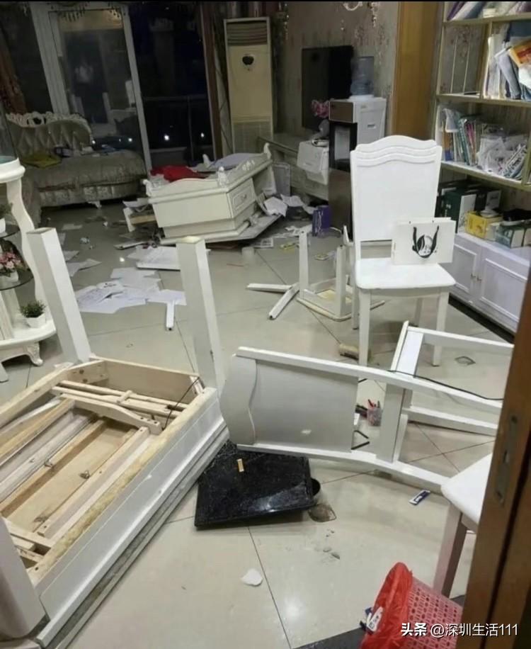 二婚还是要多留个心眼

今天听说老家一位亲戚离婚了，是女方主动起诉的，挺让人意外