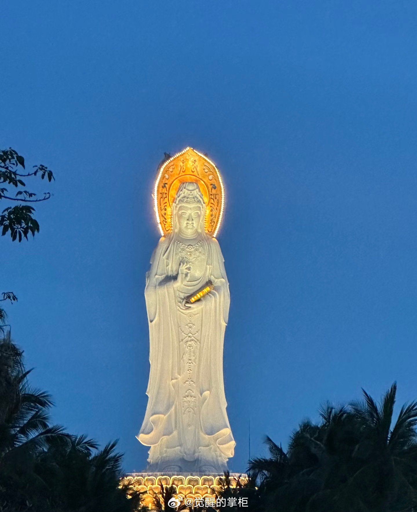 许个愿吧，心诚则灵。礼赞随喜，菩萨加持，好运向你奔来，祸消福生。 ​ ​​​福运
