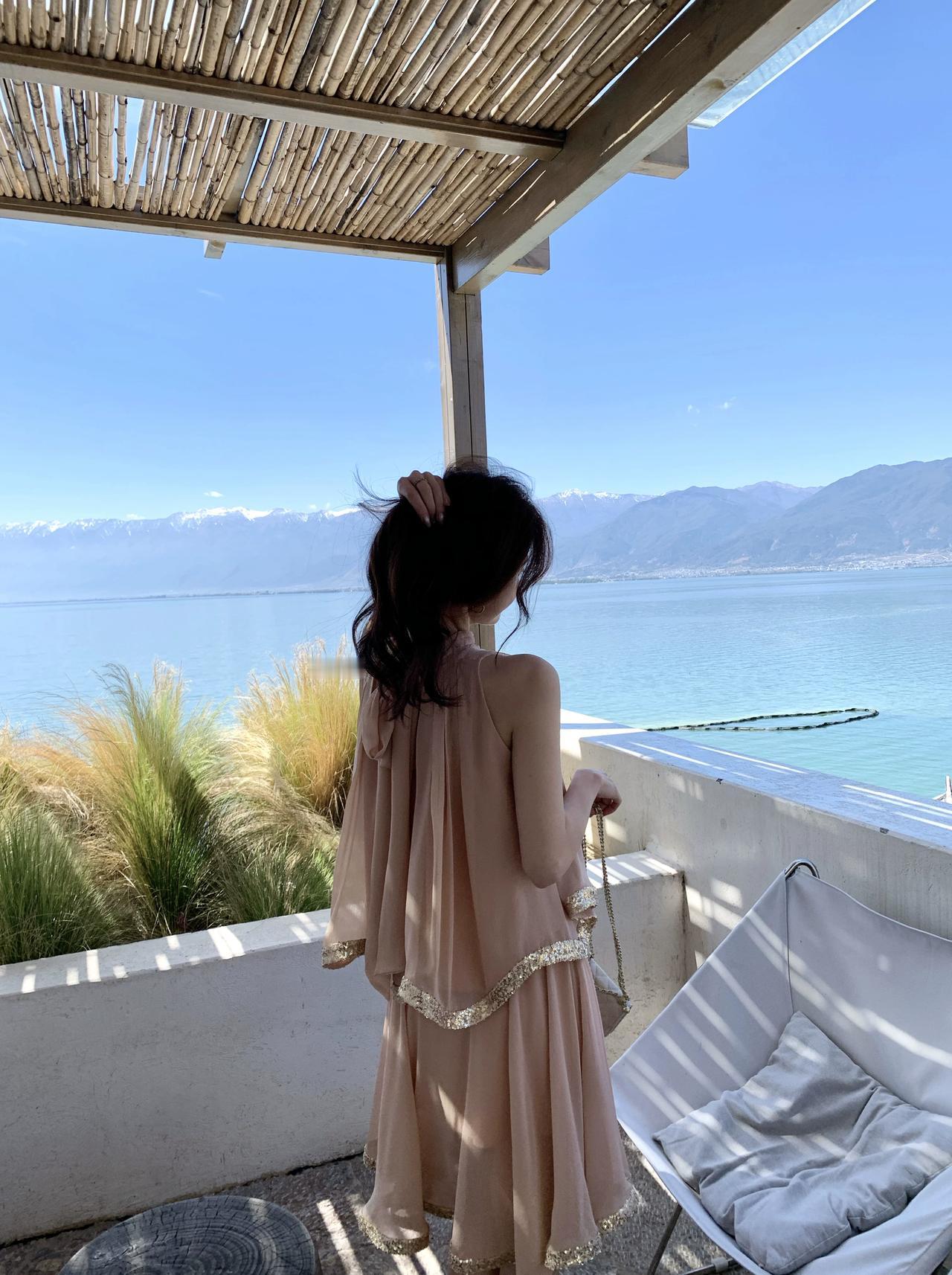 硬气的女人最迷人！
那些只会指责你，却毫无实际行动帮你的人，
请把他们踢出你的世