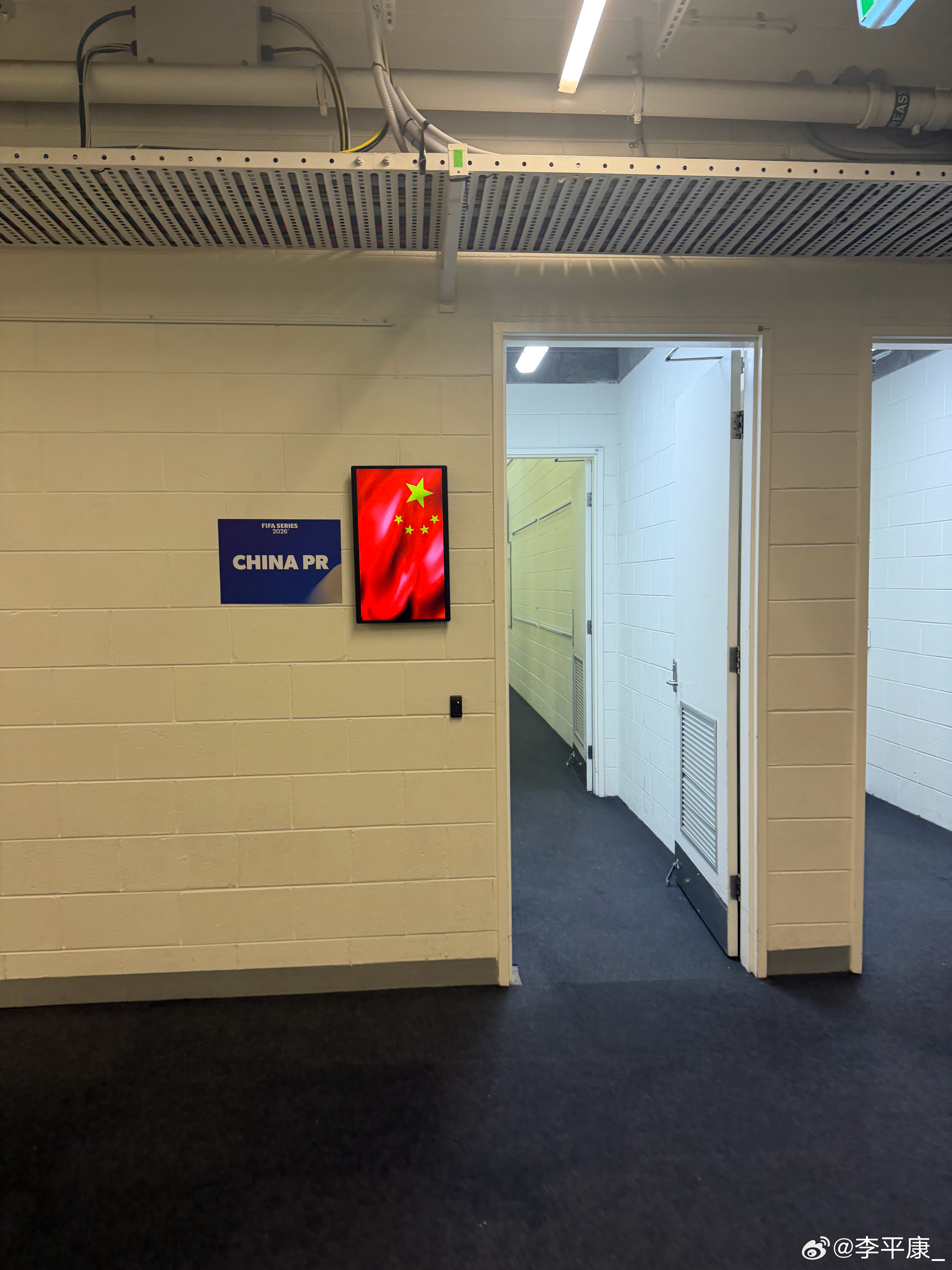 明天和喀麦隆比赛中国队的更衣室已经准备就绪 澳大利亚·AAMI Park