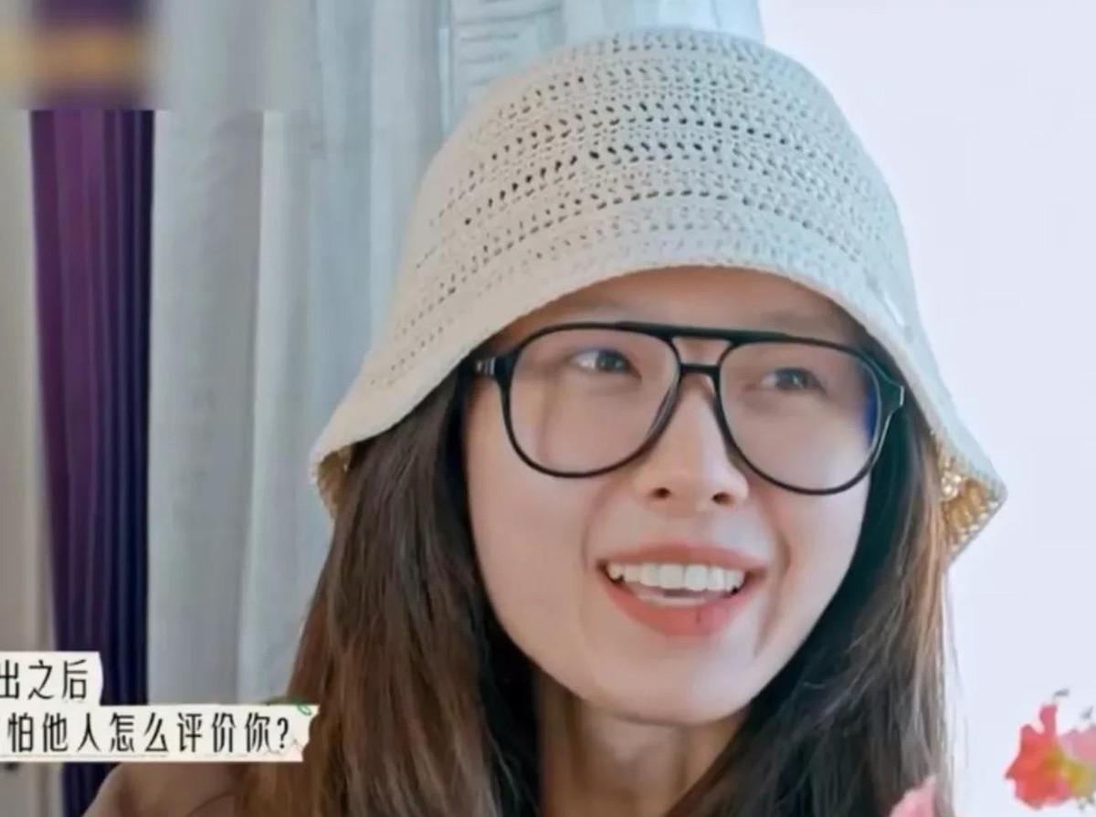 王子璇在节目里被文吉儿甩出八年前的转账记录，三万块写序费当场对质，她哭着说不记得