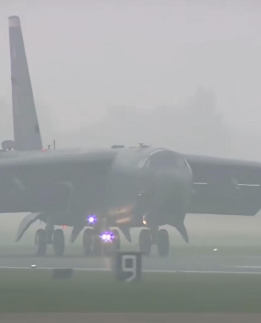 该来的总会来！英国费尔福德空军基地迎来了三架B-52战略轰炸机！

对伊朗来说，