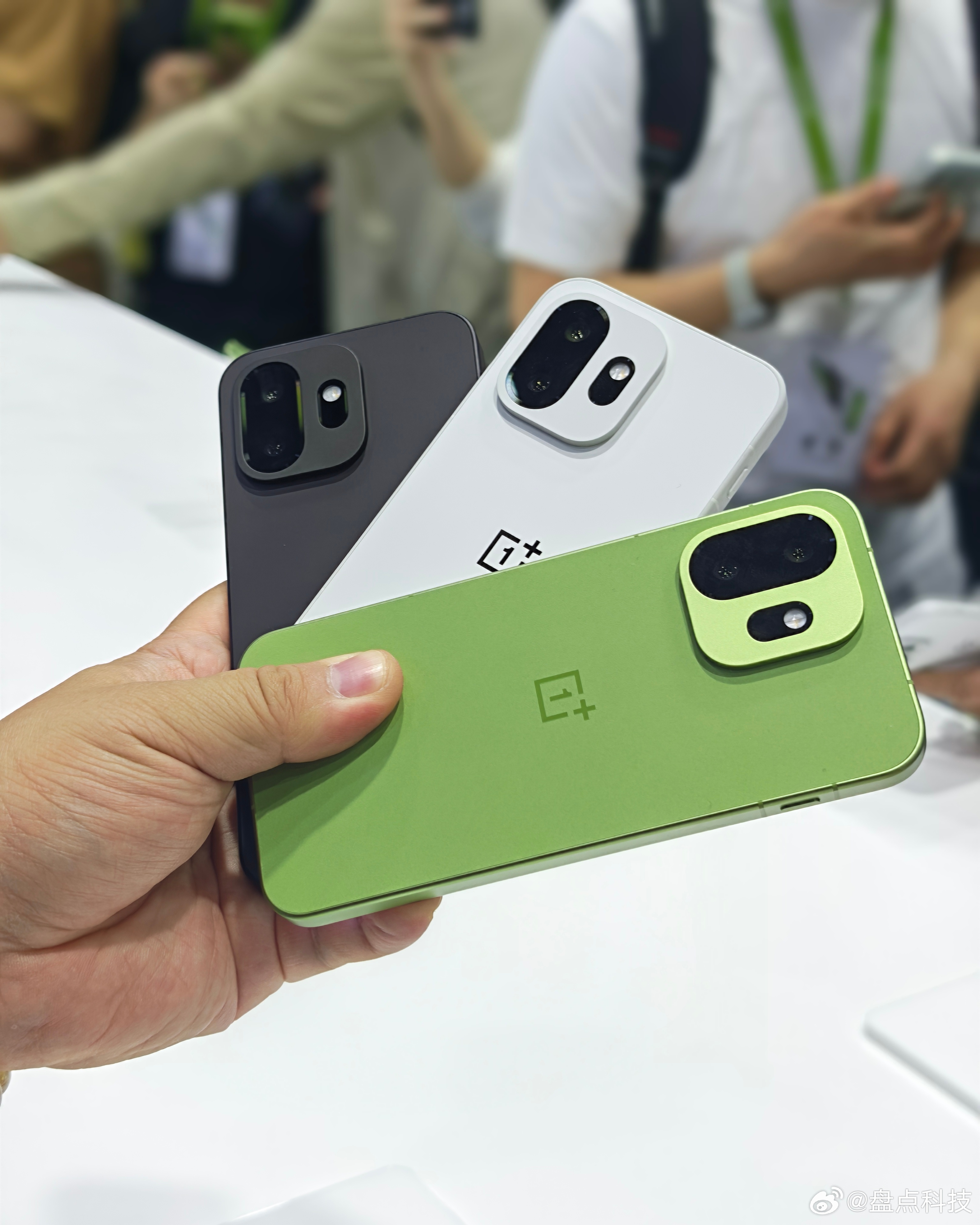 一加15T三款配色每一款都长在我的审美上一加设计师真的太会了！！你们更喜欢哪个配