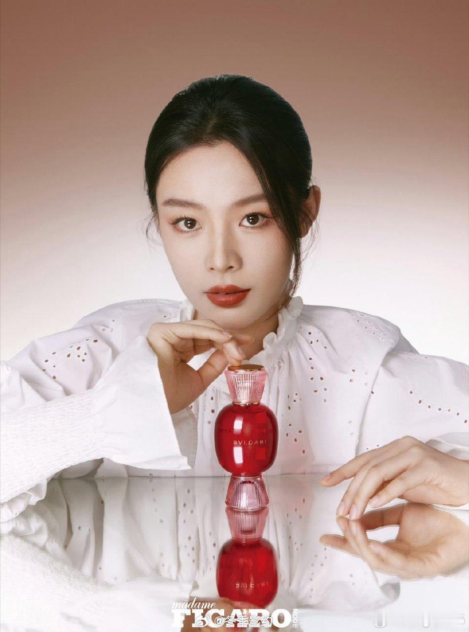 镖人阿育娅a爆了 阿育娅被她演得有血有肉，不是那种标签化的女侠，而是会痛会犹豫但