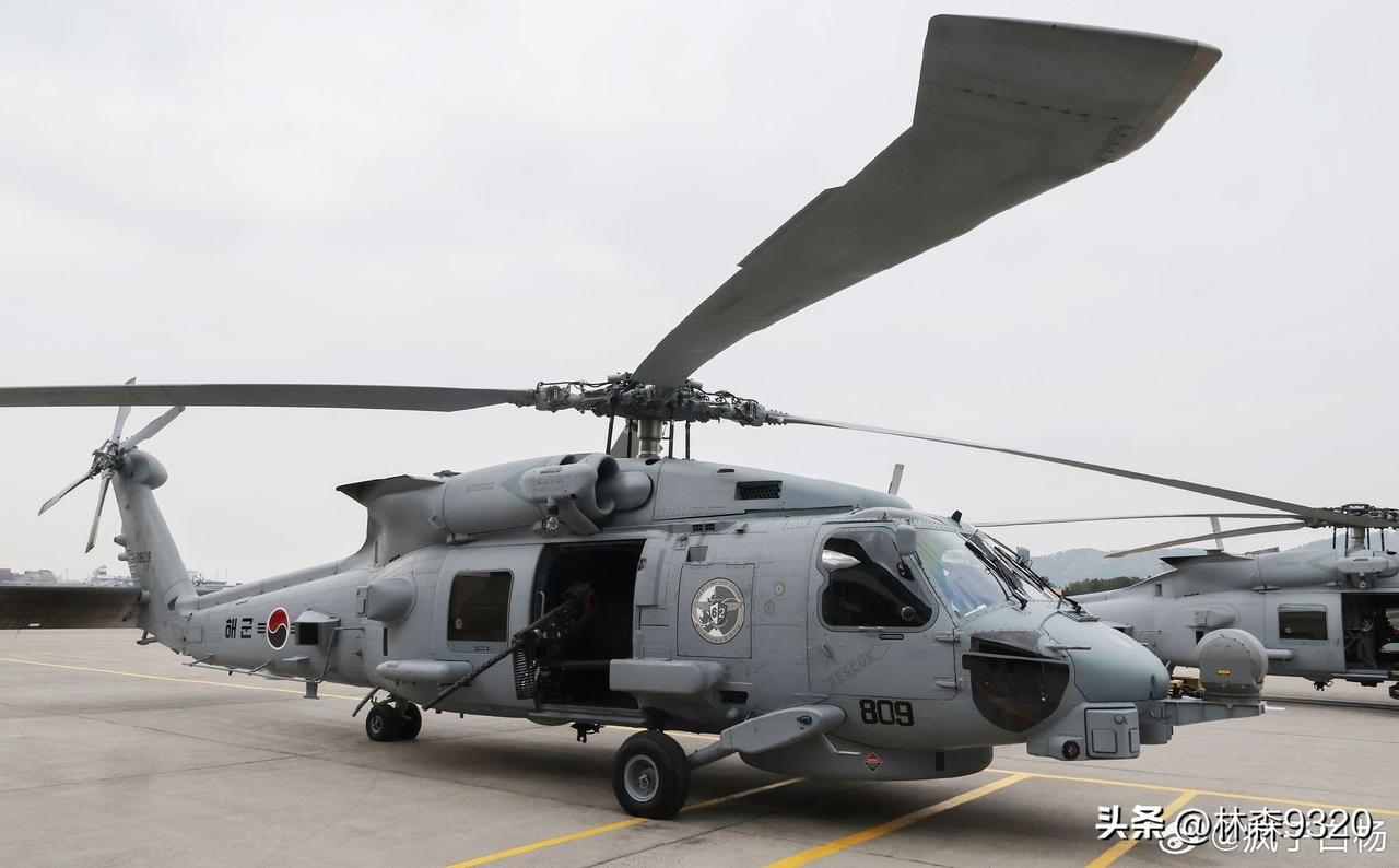 韩国海军4月1日在庆尚南道镇海的第62海上航空战队举行3架美制MH-60R“海鹰