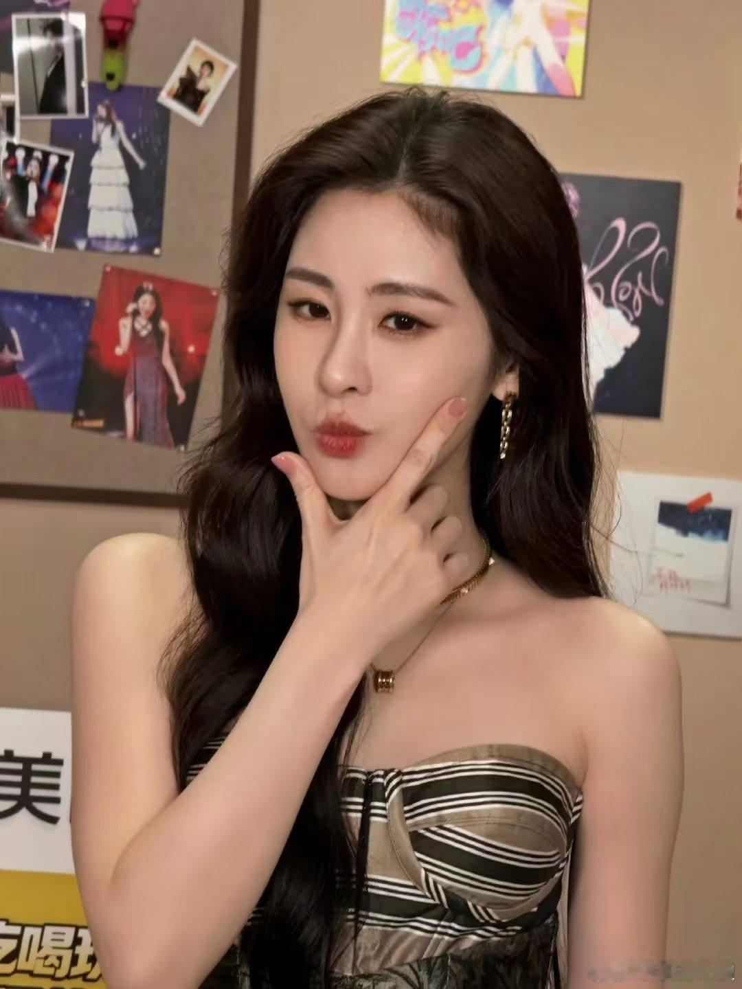 张碧晨的VCR呢歌手直播歌手2026 一边欣赏舞台表演，一边满心期待，张碧晨的V