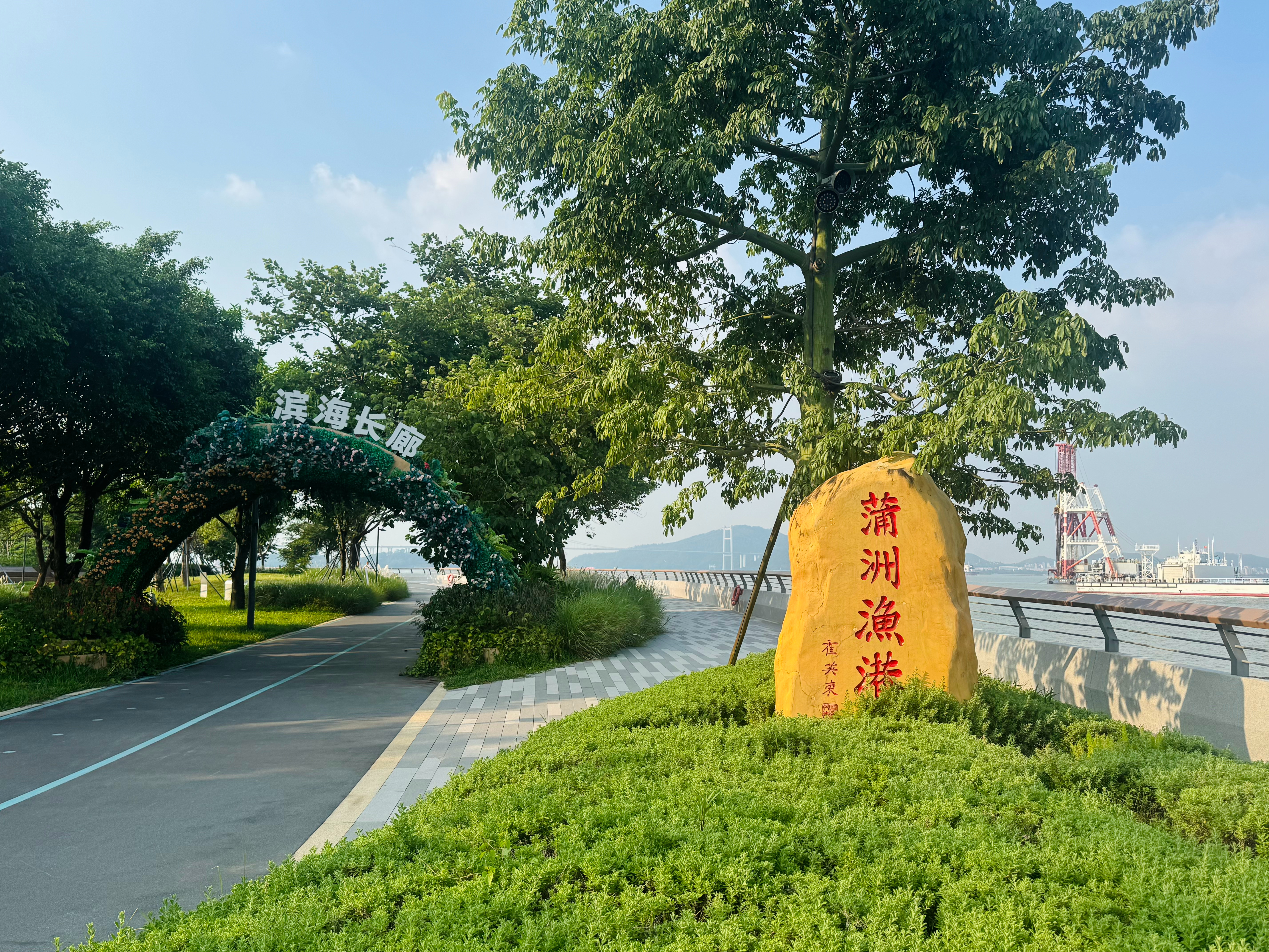 休息的一天，带东北老爷们出来走一走看一看逛一逛广州所谓的沙滩[允悲]老爷们拍照技