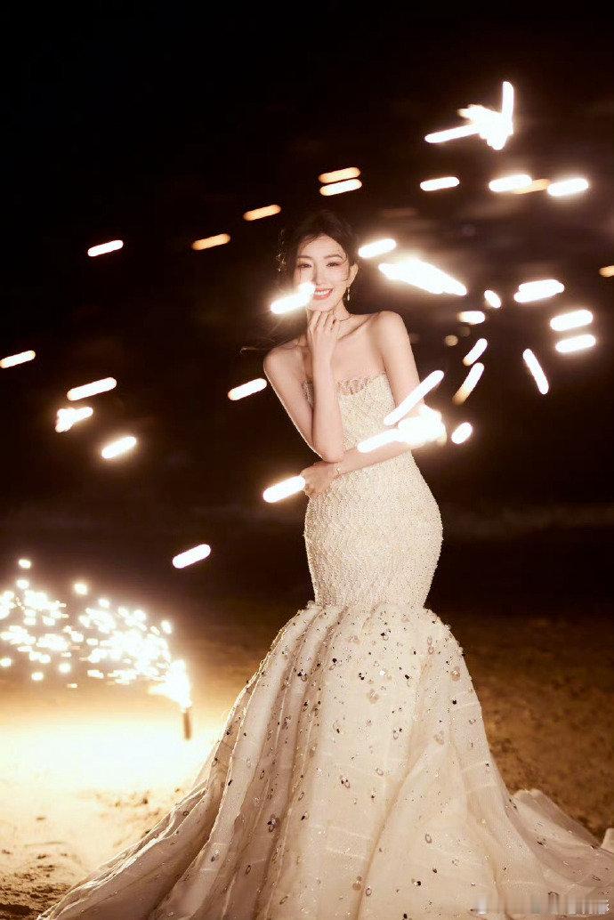 毛晓彤夜景烟花氛围大片毛晓彤预制出发图毛晓彤星光大赏没约到摄影师无滤镜也能这么抗