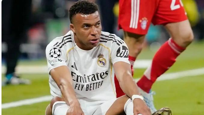 皇马又在四分之一首回合中1：2输给了宿敌拜仁， 也知道姆巴佩在欧冠得不了冠军的原