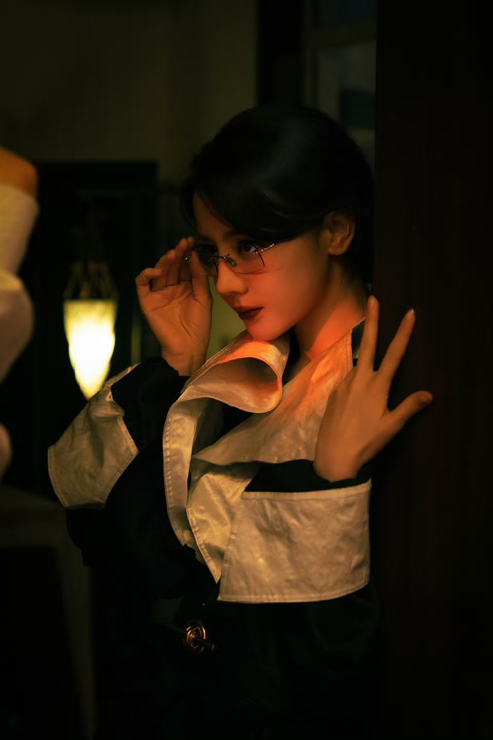 和迪丽热巴一起演绎松弛而生动的多元面貌不够看根本不够看